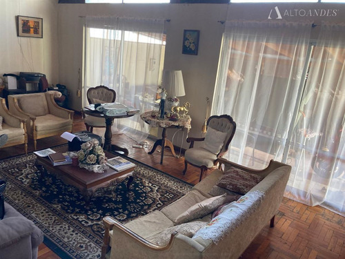 Casa En Venta De 4 Dorm. En Arica