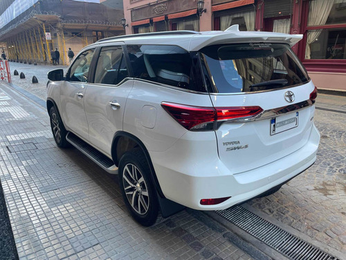 Imagen 21 de 25 de Toyota Sw4 2019 2.8 Srx 177cv 4x4 7as At Automatica Lucsc