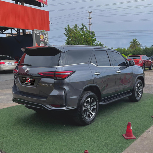 Toyota Fortuner Srx V6