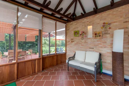 Casa En Venta En Llano Grande. Cod V2472