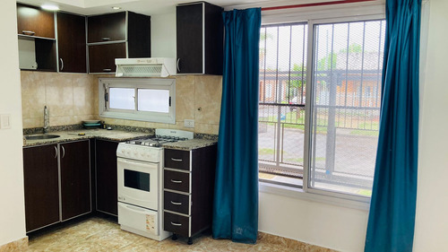 Departamento En Venta De 2 Ambientes  C/ Cochera En Villa Luzuriaga