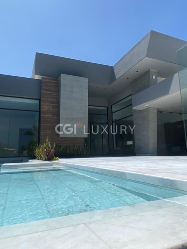 Cgi + Luxury New Listing  Casa En Las Villas A Estrenar De Una Planta