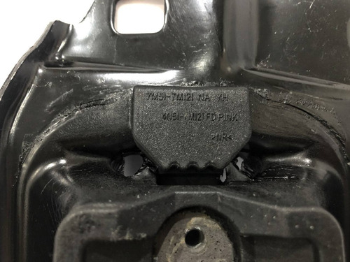 Imagen 2 de 3 de Base Soporte De Caja Izquierda Mazda 3 1.6/2.0