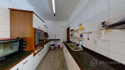 Venta De Departamento En Belgrano R De 5 Ambientes.