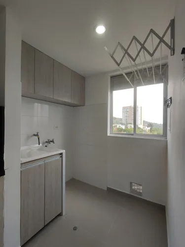 Apartamento En Arriendo En La Floresta. Cod A30679