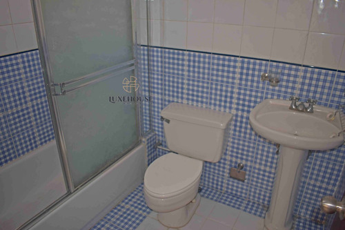 Imagen 9 de 16 de Amplio Pent-house De 250 Mtrs Con Jacuzzi. Revestido En Caoba En Sala, Estar, Comedor Y Habitación Principal. Con Excelente Ubicación Cerca De Supermercados, Ferreterías, En La Moraleja (eaa-003)