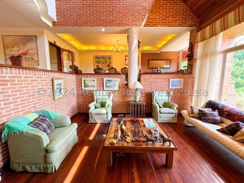En Venta Extraordinario Townhouse Con Diseño Super Exclusivo Con Hall De Acceso, Cocina Remodelada Pantry, Terrazas Y Jacuzzi, Cuenta Con Arboles Frutales Vi Mls #25-1037