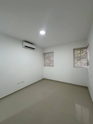 Annic Coronado Vende Moderno Apartamento En Resd. Vermont Trigaleña Alta Va Ref. 284422