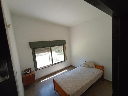 Casa En Venta - 2 Dormitorios 1 Baño - Cochera - 2.250mts2 - Zarate