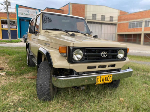 Toyota Macho 1986 4.0 Fj73