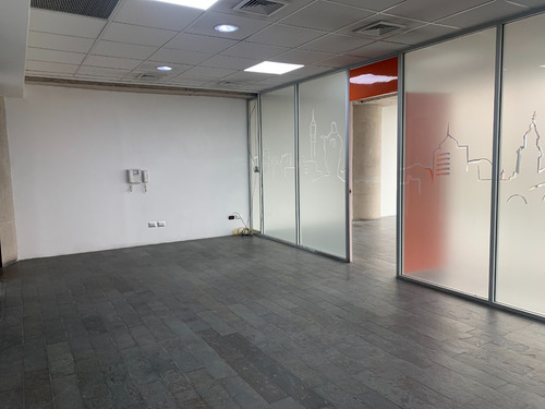 Excelente Oficina Ubicada En Los Domínicos