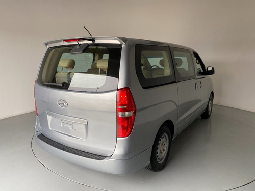 Imagen 7 de 12 de Hyundai H-1 Mini Bus 2.5 2016