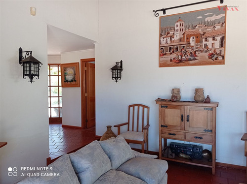 Casa En Venta De 6 Dorm. En Olmué