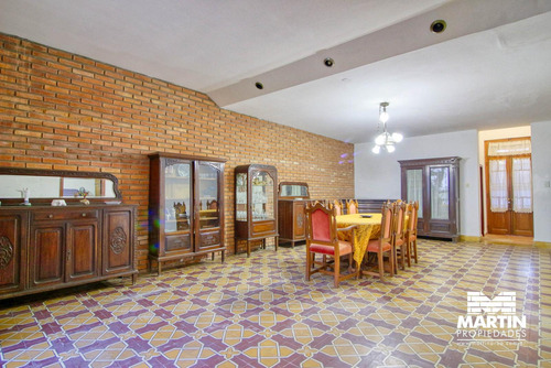 Casa En Venta 5 Amb Con Patio En Victoria