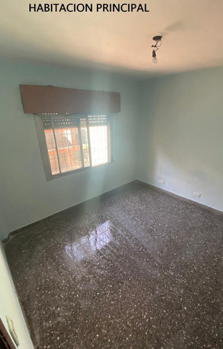 Casa En Venta - 2 Dormitorios 1 Baño - Cochera - 200mts2 - Lomas De Zamora