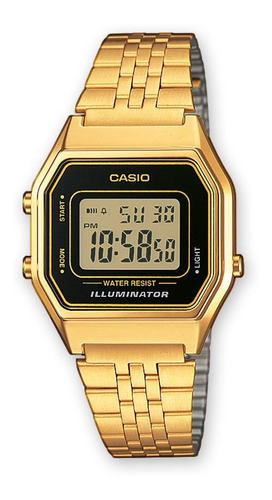 Reloj pulsera Casio Collection LA680 de cuerpo color dorado, digital, para mujer, fondo negro, con correa de acero inoxidable color dorado, dial negro, minutero/segundero negro, bisel color dorado y hebilla de gancho