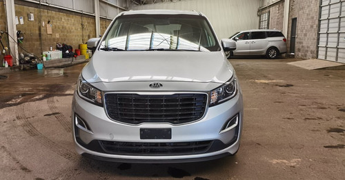 Imagen 8 de 15 de Kia Sedona 2019 3.3 V6 Lx Tela 8 Pasajeros At