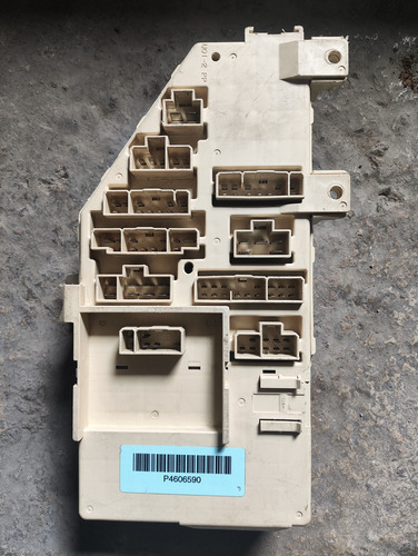 Caja De Fusibles Stratus 1998 (Usado)