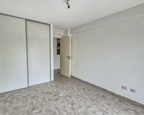 Venta Departamento 2 Ambientes Con Balcón Caseros Clamaco