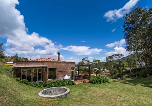 Casa En Venta En Loma Del Escobero. Cod V1148
