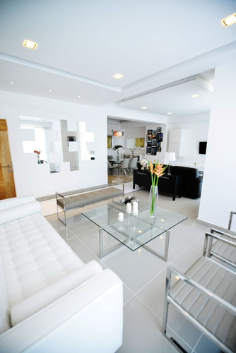 Vendo Apartamento En La Julia, Vista Al Mar, 3hab, 2p
