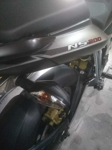Bajaj Rousser Ns 200