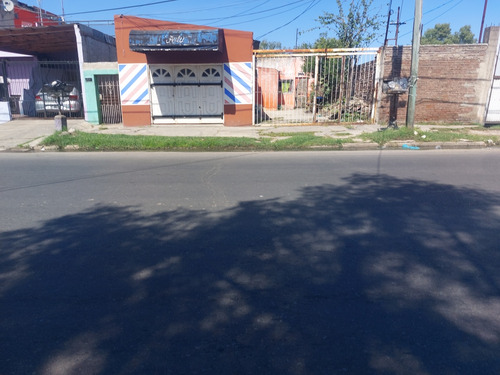 Casa Con Local Al Frente 