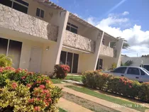 Comprar Alquiler Vacacional, Bello Townhouse, Vía Playa El Agua. 