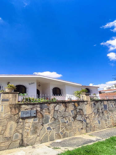 Casa En Venta Los Nisperos Conjunto Cerrado Internet Patio Jardin 2 Plantas Amaoblada Terraza De Los Nisperos Valencia