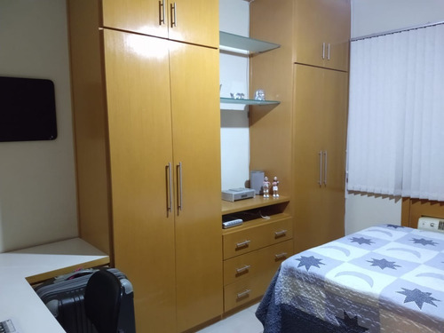 Imagem 17 de 30 de Excelente Apartamento Em Botafogo Com 2 Quartos (sendo 1 Suíte) E Sala Com Acesso À Varanda. - 1800