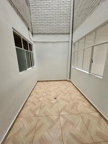 Apartamento De 2 Habitaciones Y 1 Baño Con Un Un Patio Grand