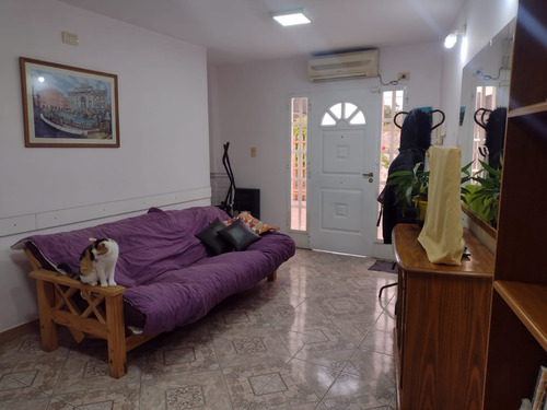 Casa Interna Dos Dormitorios En Zona Sur, Gran Precio