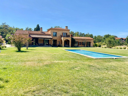 Increíble Casa Provenzal Con Vista Y Salida A Cancha De Golf