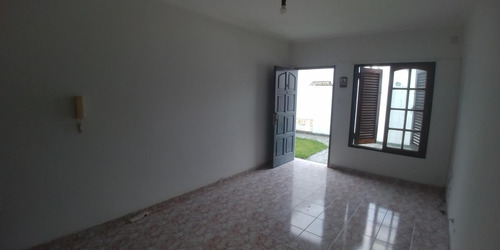 Imagen 4 de 12 de Departamento En Venta De 1 Dormitorio Con Patio En Calle 1 E/79 Y 80 La Plata