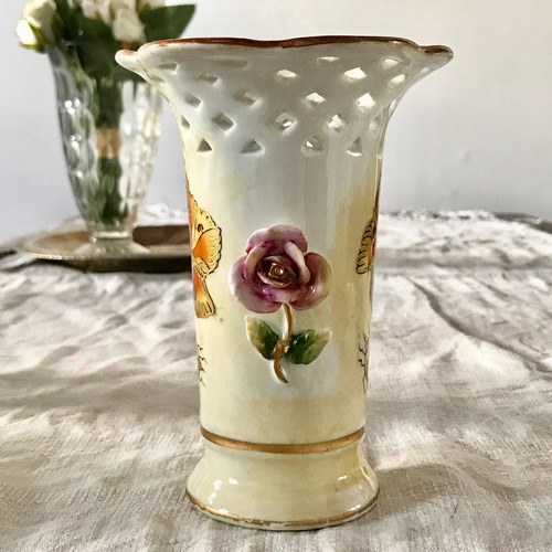 Antiguo Florerito De Porcelana Europea