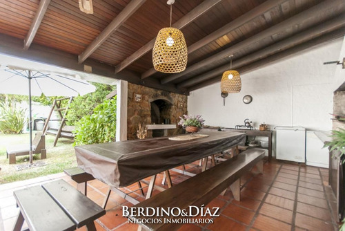 Casa En Venta En Pinares- Ref: 589
