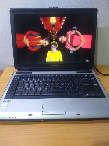 Laptop Marca Toshiba Core 2 Duo / 3 Ram / 160 Hdd