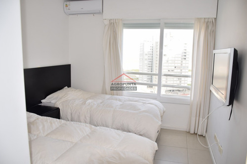 Apartamento En Brava, 3 Dormitorios *- Ref: 4808