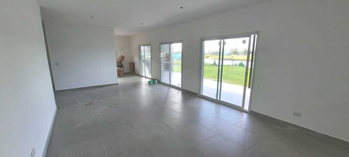 Imagen 7 de 14 de Oportunidad! Casa Al Agua En El Canton Norte.