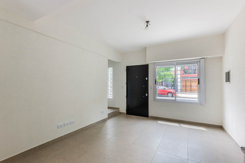 En Venta. Ph. 2 Amb. Patio Y Terraza Propios. Sin Expensas.