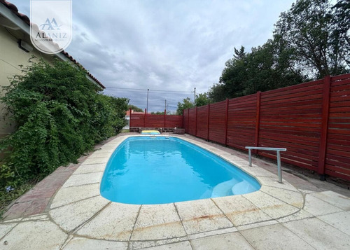 Chalet En Venta, Impecable Con Pileta, En Merlo, S. L.
