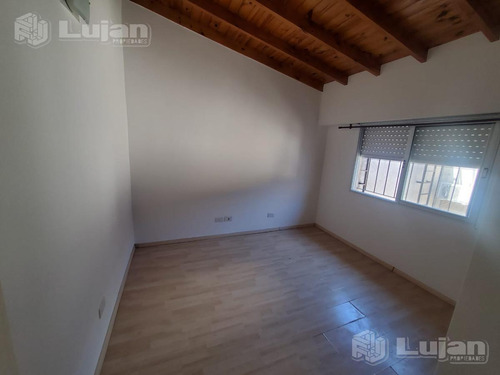 Cañada De Gómez Al 1700. Ph En Dúplex De 3 Amb Con Patio Y Dos Baños.