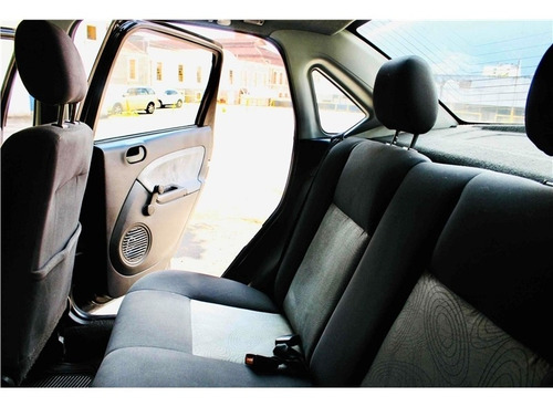 Imagem 10 de 14 de Ford Fiesta 1.0 Mpi Sedan 8v Flex 4p Manual