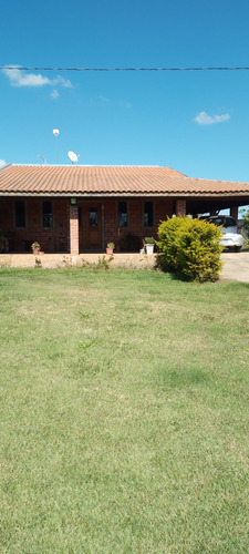 Casa Chácara 2 Dormitórios (1 Suite)