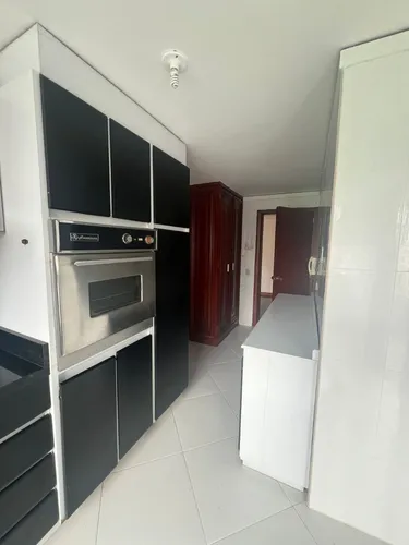 Apartamento En Chicó Norte, Amplio Y Reformado - Área: 178 M2