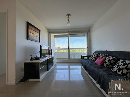 Vende Apartamento En Punta Del Este De 2 Dormitorios.