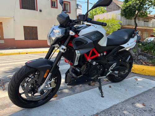 Imagen 20 de 23 de Aprilia Shiver 900 Naked