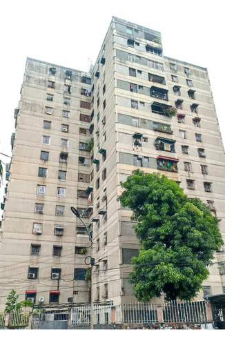 Apartamento, Urb. Menca De Leoni, Piso Bajo, 3 Habs