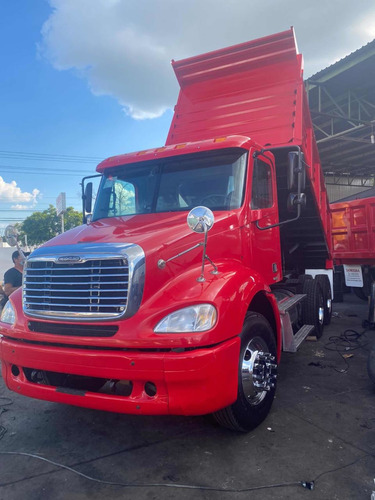 Imagen 4 de 8 de Camion De Volteo 14m Cabina Freightliner Chasis Loresa