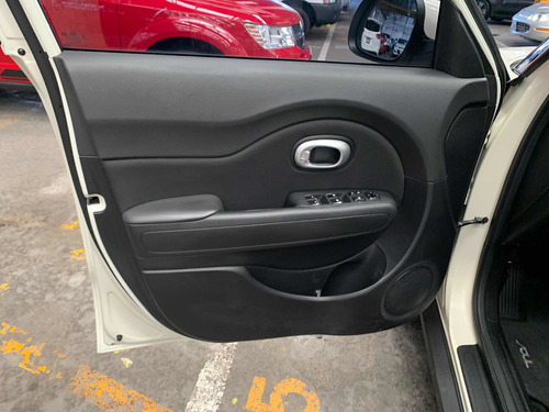 Imagen 11 de 13 de Kia Soul 1.6 Lx Std 6 Vel Ac 2019
